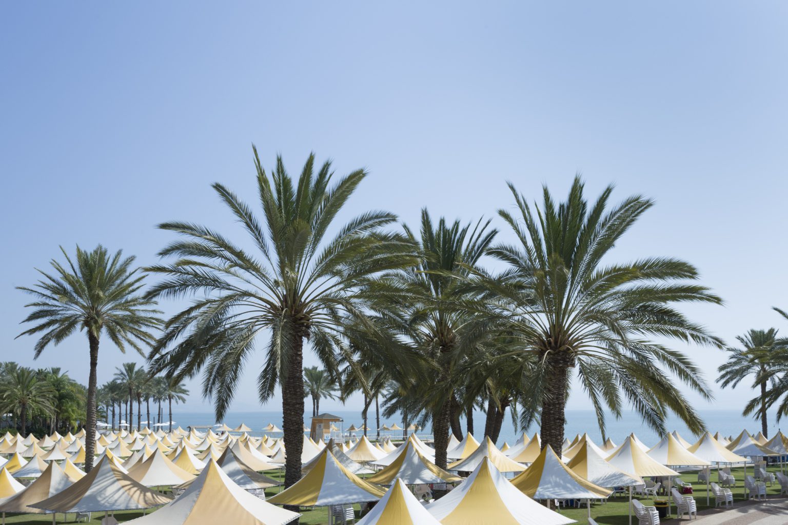 חוף גיא בטבריה: שילוב של פארק מים, חוף כנרת ונוף מרהיב